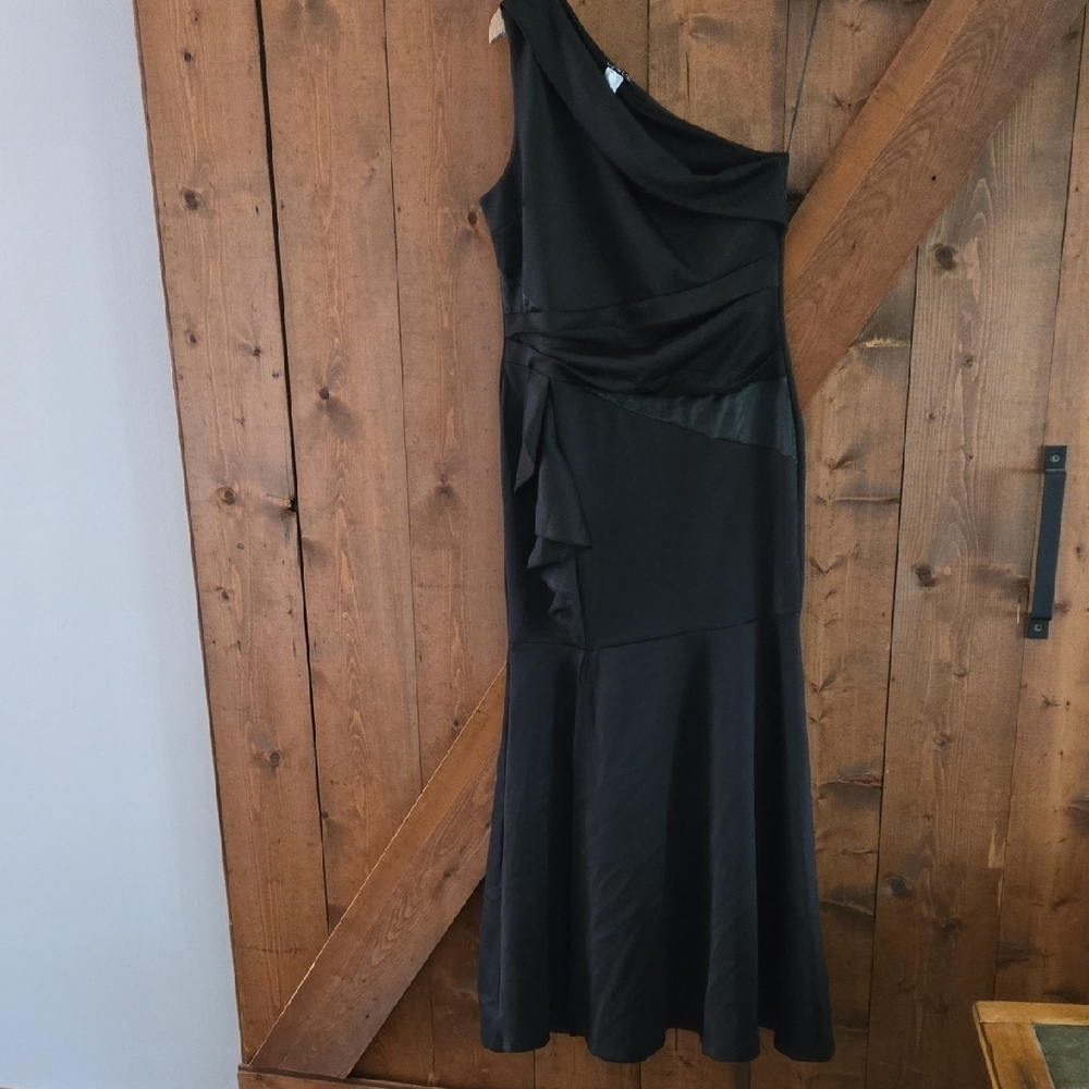 Elegant Black One-Shoulder Dress